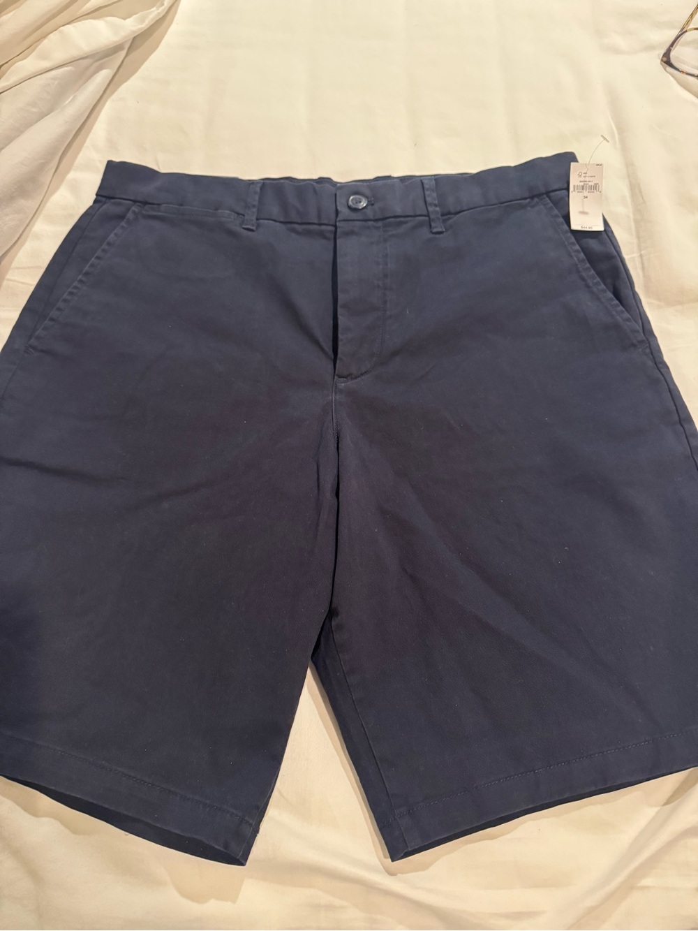 NWT Gap Men's 10 inch Chino Shorts - Navy, size 34